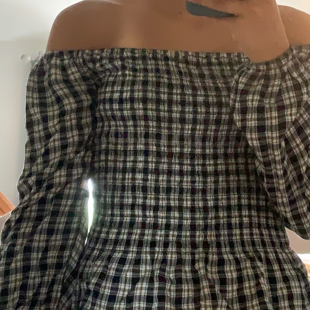 Long sleeve -off the shoulder- Hollister -plaid
